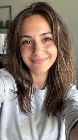 Selfie used to create AI headshot